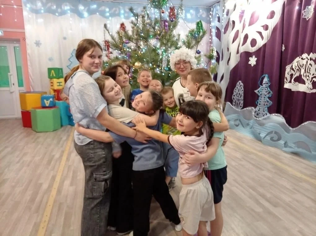 В РАМКАХ АКЦИИ «В ГОСТИ К ДЕДУ МОРОЗУ» ДЕТИ ИЗ СЕМЕЙ, НАХОДЯЩИХСЯ В СОЦИАЛЬНО ОПАСНОМ ПОЛОЖЕНИИ, ПРОВЕЛИ НОВОГОДНЮЮ СМЕНУ В КАТАЙСКОМ ФИЛИАЛЕ КУРГАНСКОГО РЕАБИЛИТАЦИОННОГО ЦЕНТРА ДЛЯ ДЕТЕЙ И ПОДРОСТКОВ С ОГРАНИЧЕННЫМИ ВОЗМОЖНОСТЯМИ